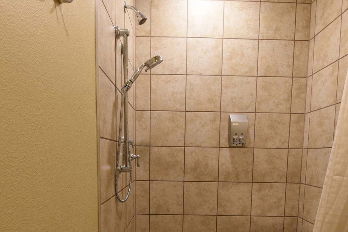 Standard Room, 1 King Bed, Accessible, Refrigerator & Microwave | Bathroom