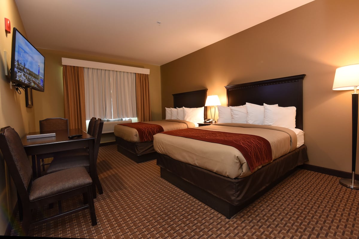 suite, multiple beds, non smoking, kitchen | desk, laptop workspace, blackout curtains, iron/ironing board