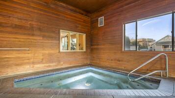 Indoor pool, pool loungers