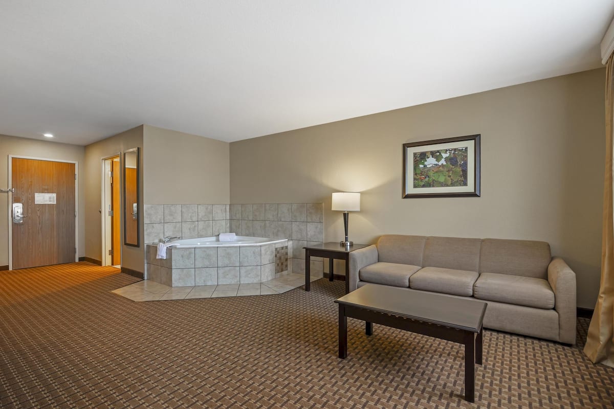 Suite, 1 King Bed, Non Smoking, Refrigerator & Microwave