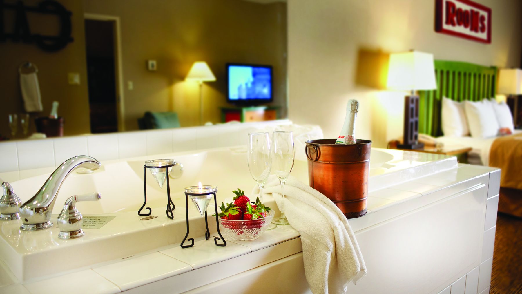 Schreibtisch, laptopgeeigneter Arbeitsplatz, Verdunkelungsvorhänge