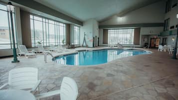 Kolam renang tertutup