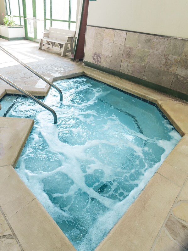 Indoor spa tub