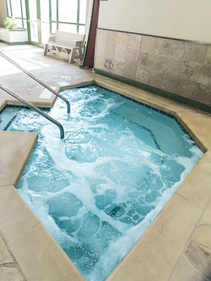 Baignoire à remous intérieure