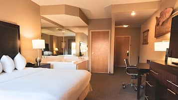 Kamar Single Deluks, 1 Tempat Tidur King, jet tub | Meja kerja, ruang kerja ramah laptop, dan tirai kedap cahaya