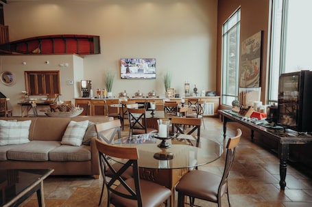 Free daily buffet breakfast. Wildwood Lodge