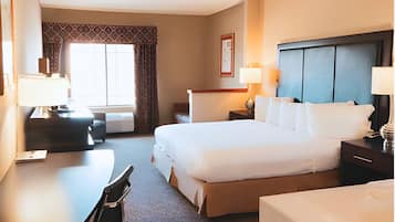 مكتب ومساحة عمل للكمبيوتر المحمول وستائر تعتيم ومكواة/لوح كي