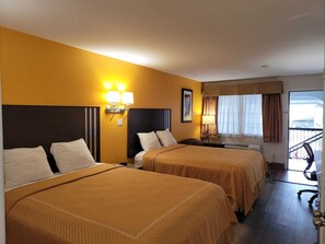 Habitación estándar, 2 camas de matrimonio | Ropa de cama de alta calidad y colchones con acolchado adicional
