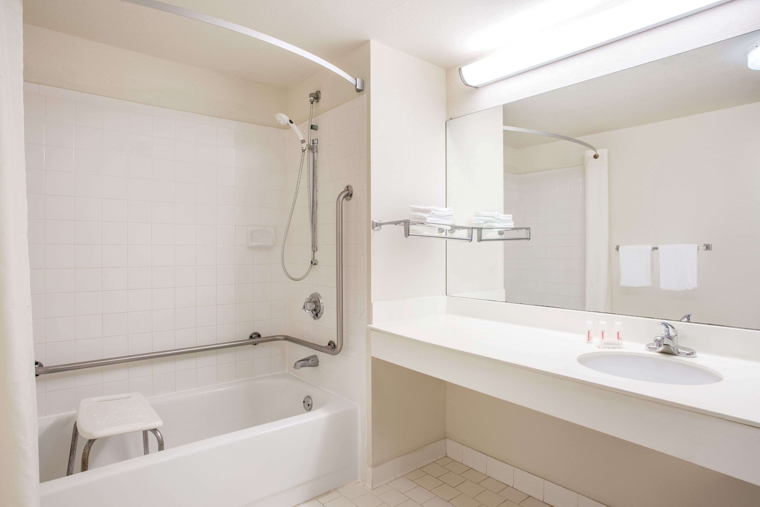 Room, 1 Queen Bed, Accessible, Non Smoking (Mobility) | Bathroom | Combined shower/bathtub, free toiletries, hair dryer, towels