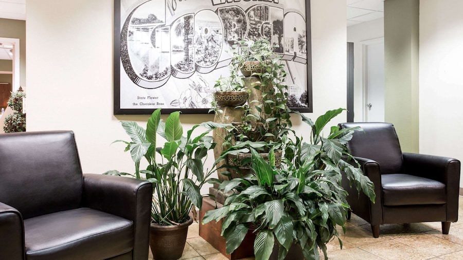 Super 8 by Wyndham Lavonia