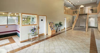 Super 8 by Wyndham Columbia City