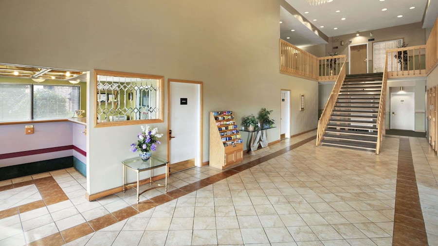 Super 8 by Wyndham Columbia City