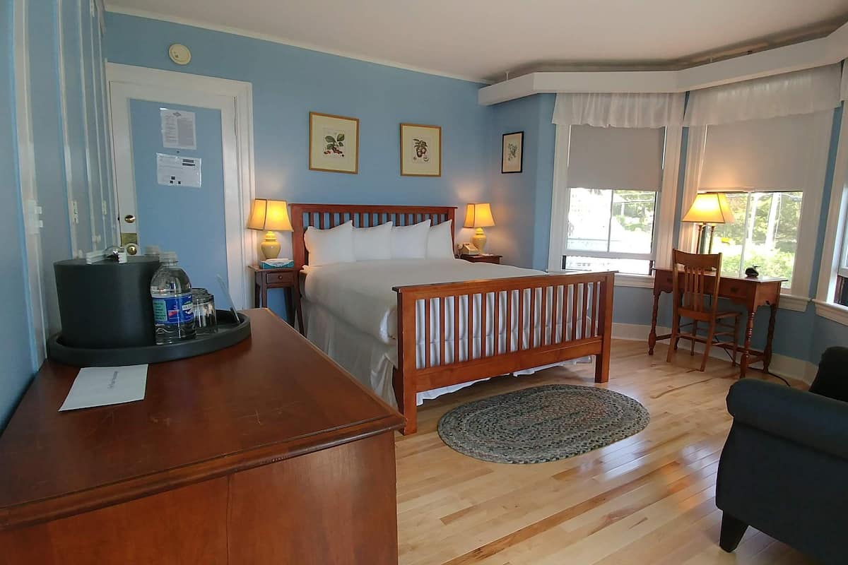 1 bedroom, down duvets, individually decorated, individually furnished