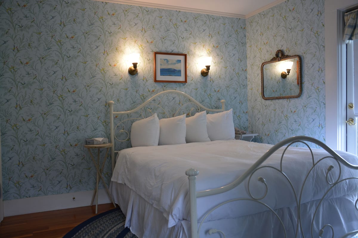 1 bedroom, down duvets, individually decorated, individually furnished
