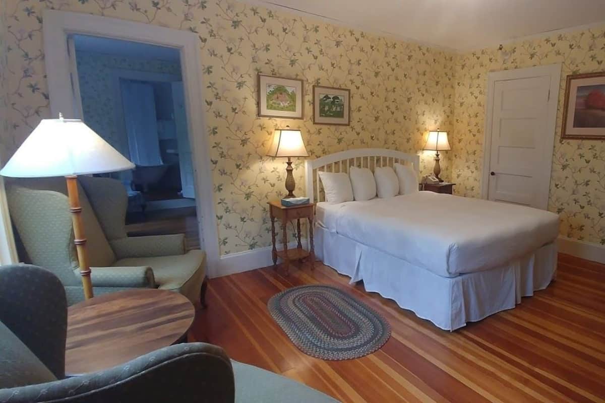 1 bedroom, down duvets, individually decorated, individually furnished