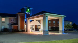 A Holiday Inn Express hotel with a covered entrance, a visible lobby area, and a parking lot. - Holiday Inn Express Vermilion by IHG (Vermilion)