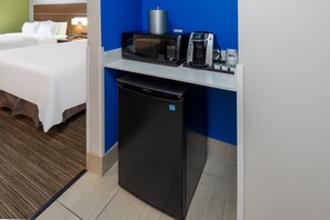 In-room safe, desk, laptop workspace, blackout drapes
