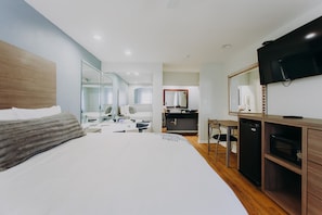 Room, 1 King Bed, Non Smoking, Jetted Tub