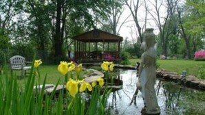Unclassified image, 4 of 36, button - Thee Hubbell House (Winnsboro)