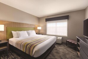 Desk, laptop workspace, blackout curtains, iron/ironing board - Country Inn & Suites by Radisson, Madison, WI (Madison)