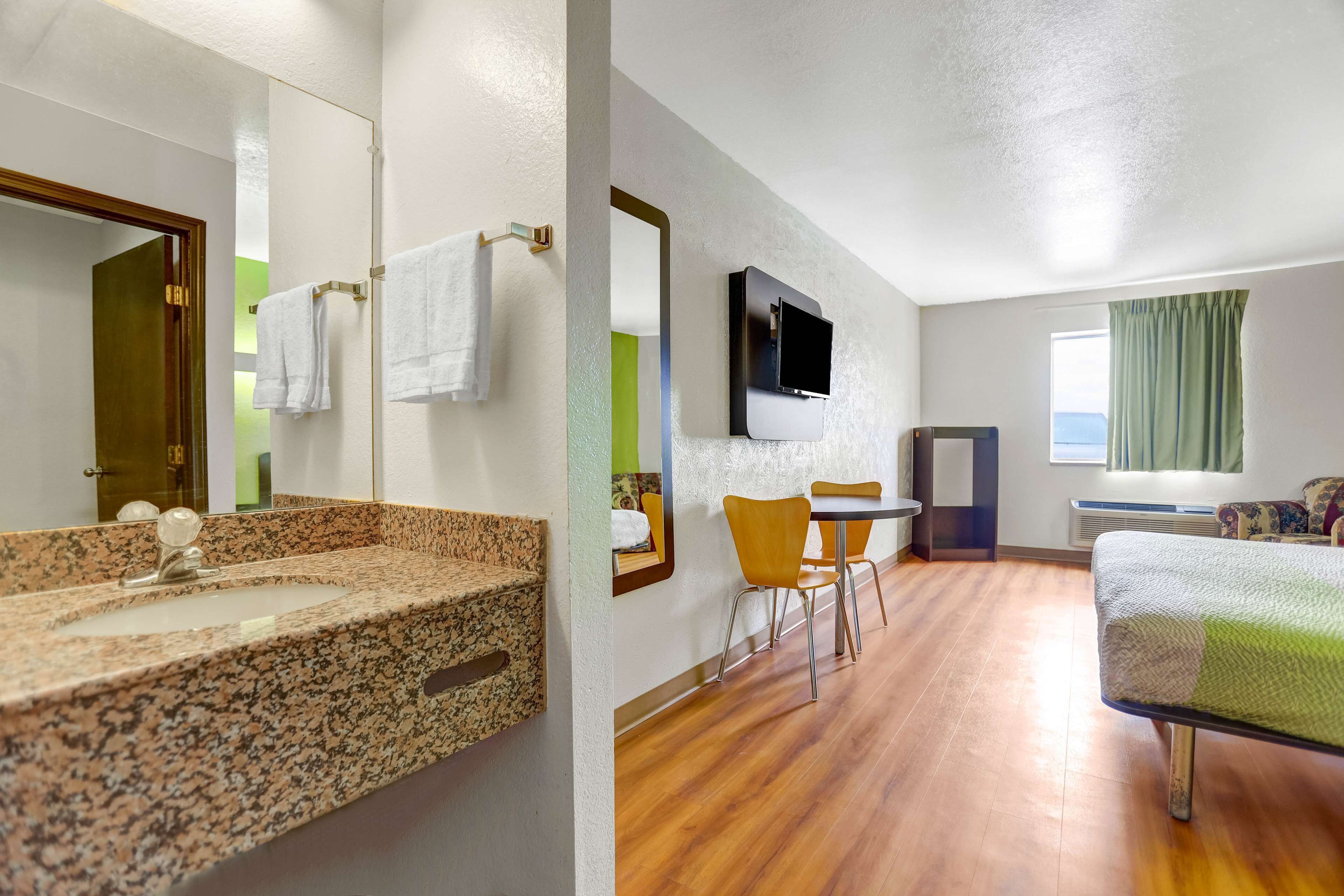 Wifi gratis y ropa de cama