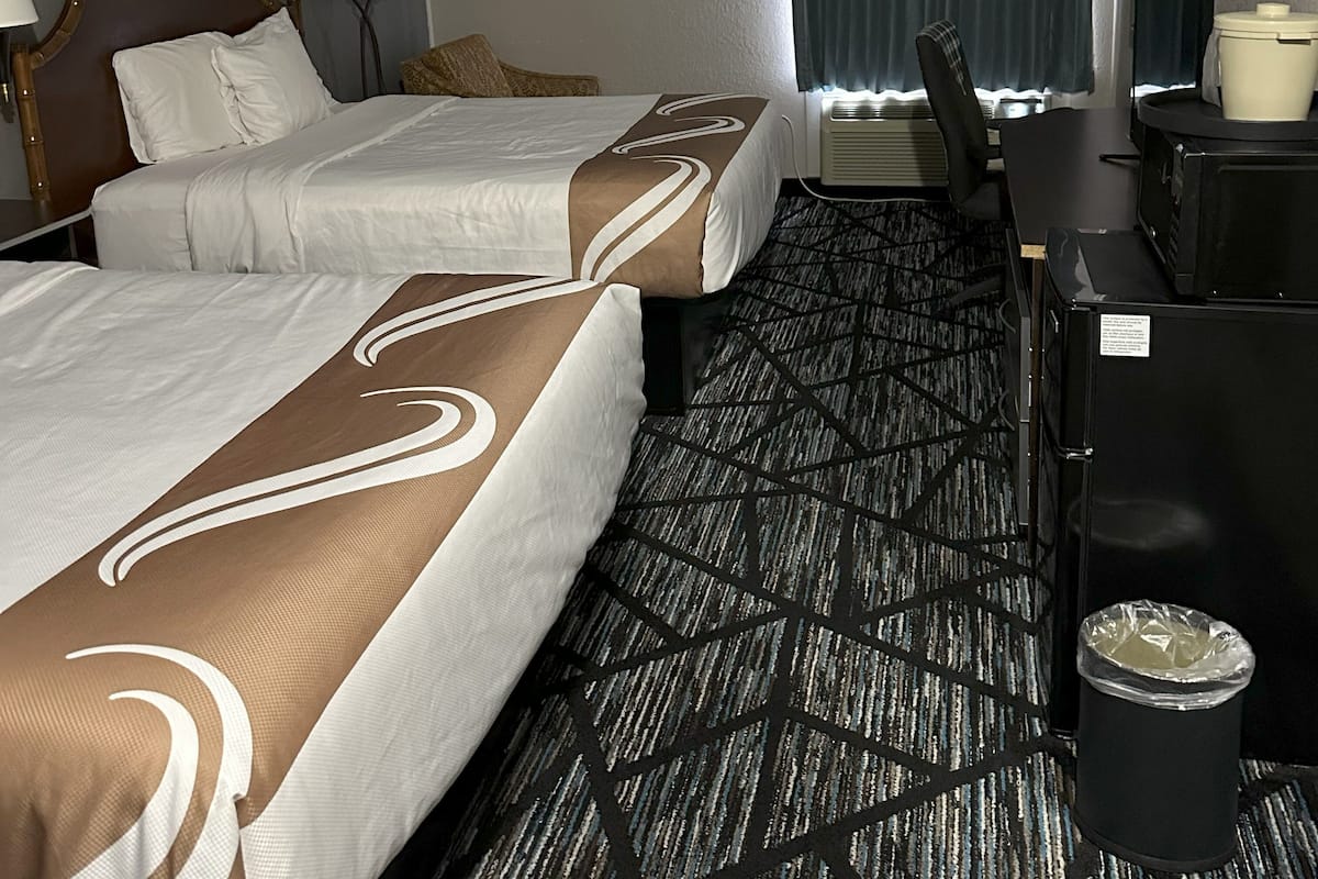Deluxe-Zimmer, 2 Queen-Betten, Nichtraucher | Schreibtisch, Verdunkelungsvorhänge, Bügeleisen/Bügelbrett