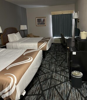Deluxe-Zimmer, 2 Queen-Betten, Nichtraucher | Schreibtisch, Verdunkelungsvorhänge, Bügeleisen/Bügelbrett