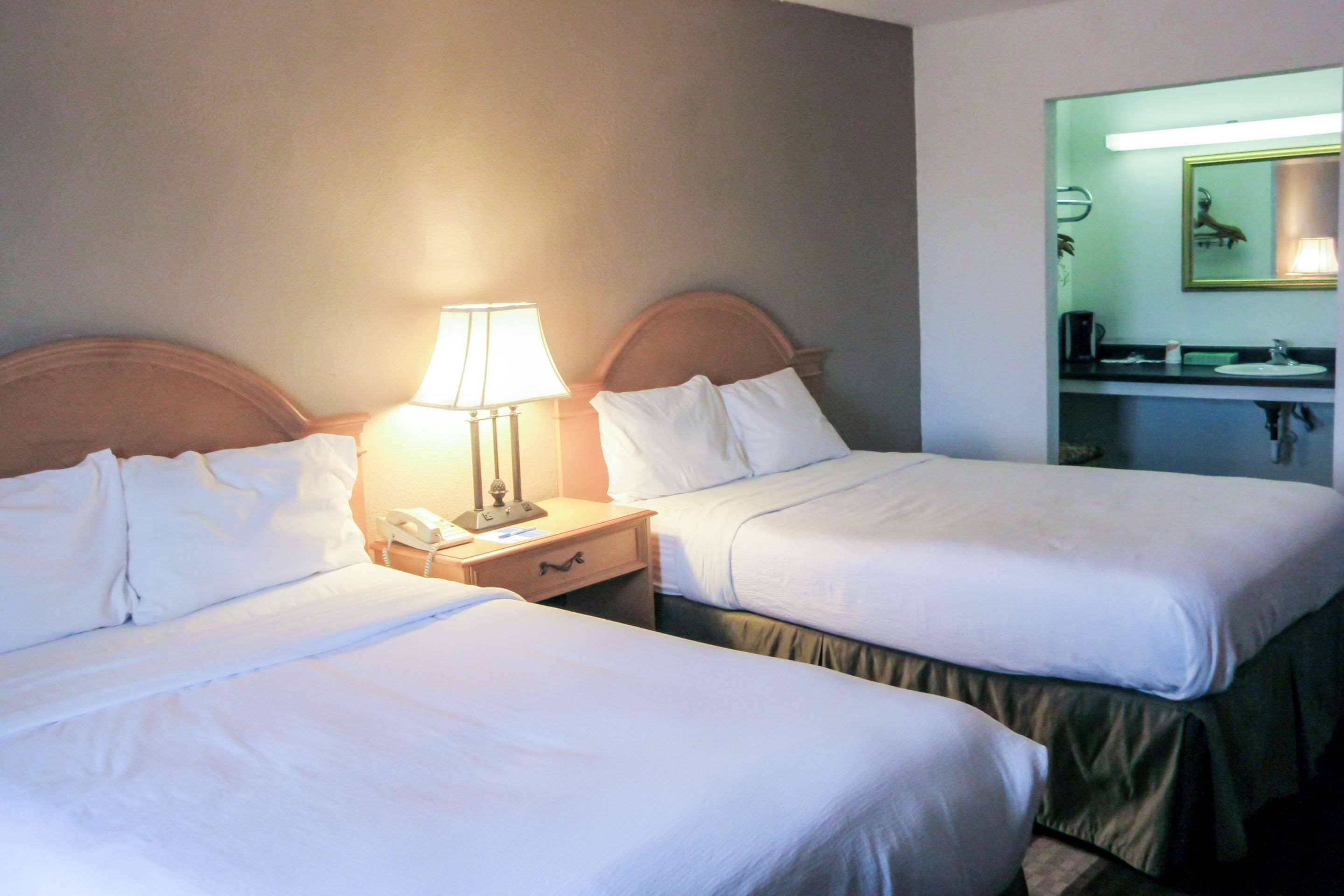 標準客房, 2 張標準雙人床, 非吸煙房 | 布置獨特、書桌、遮光布/窗簾、免費無線上網