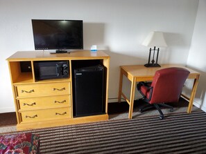 Muebles diferentes, escritorio, cortinas blackout y wifi gratis 