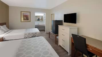 Habitación estándar, 2 camas matrimoniales, para no fumadores | Muebles diferentes, escritorio, cortinas blackout y wifi gratis