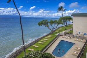 Outdoor pool - Kahana Reef - Maui Condo & Home (Lahaina)