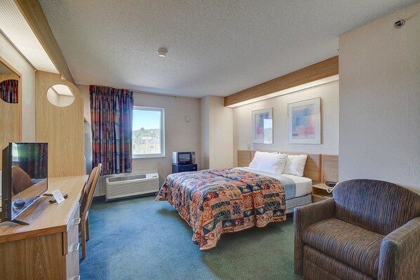 Schreibtisch, schallisolierte Zimmer, Bügeleisen/Bügelbrett