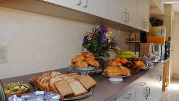 Free daily continental breakfast