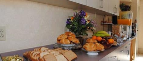 Free daily continental breakfast