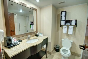Free toiletries, hair dryer, bathrobes, towels - Hampton Inn Parkersburg-Mineral Wells (Mineralwells)