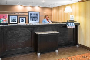 Reception - Hampton Inn Parkersburg-Mineral Wells (Mineralwells)