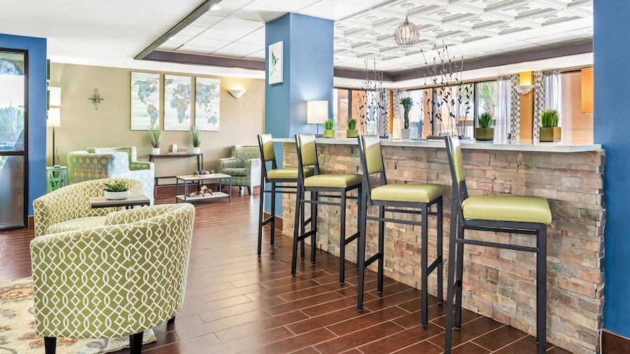 Quality Inn & Suites near Robins Air Force Base