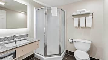 Suite, 1 letto king, non fumatori (Efficiency) | Biancheria da letto di alta qualità, una scrivania, tende oscuranti