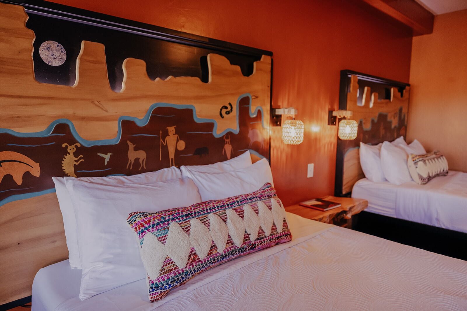 双人房, 2 张大床, 壁炉 | 高档床上用品、客房内保险箱、办公桌、遮光窗帘