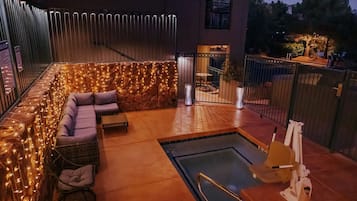 Tina de hidromasaje al aire libre