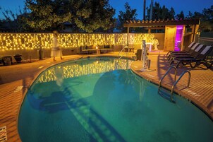 Outdoor pool, pool loungers