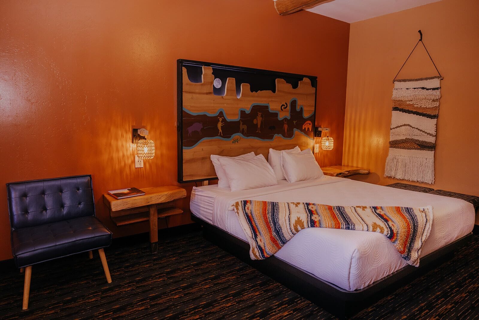 客房, 1 张特大床, 壁炉 | 高档床上用品、客房内保险箱、办公桌、遮光窗帘