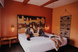 Panoramic Sedona King Suite | Premium bedding, in-room safe, desk, blackout drapes