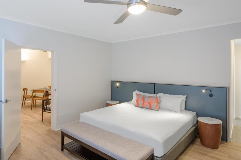 Premium bedding, in-room safe, desk, iron/ironing board