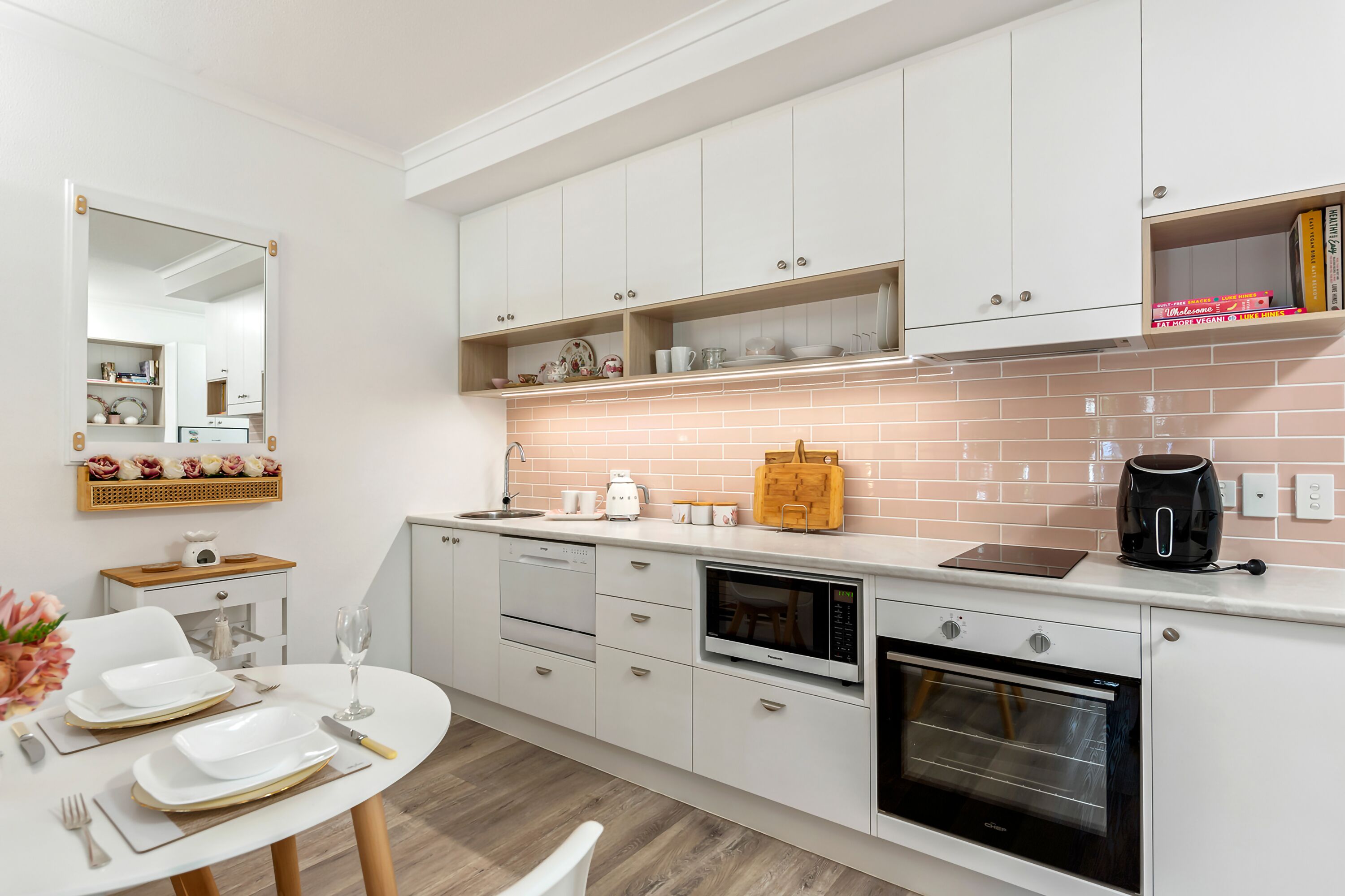 orchid suite | private kitchenette | coffee/tea maker, electric kettle, blender, cookware/dishes/utensils