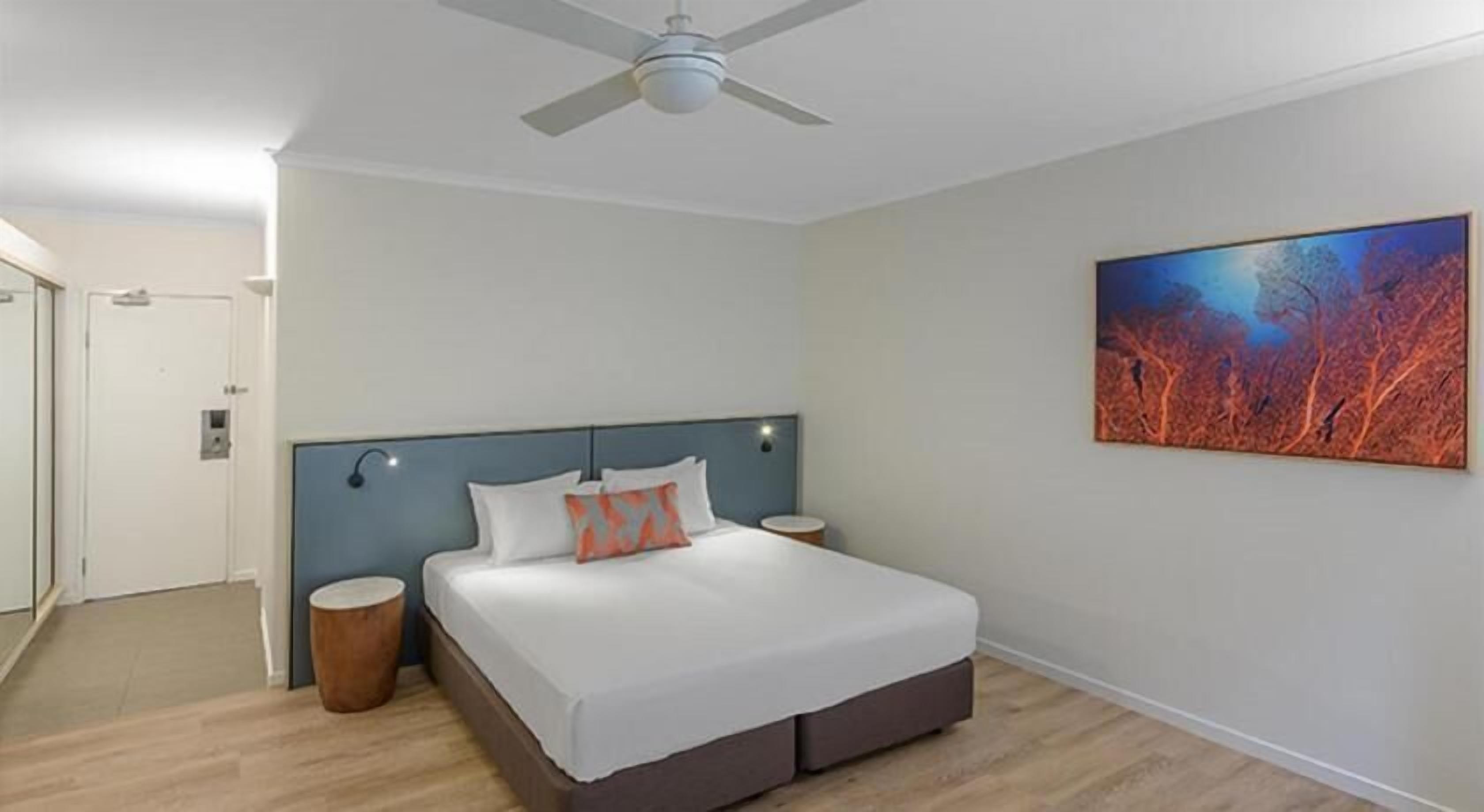 Premium bedding, in-room safe, desk, iron/ironing board