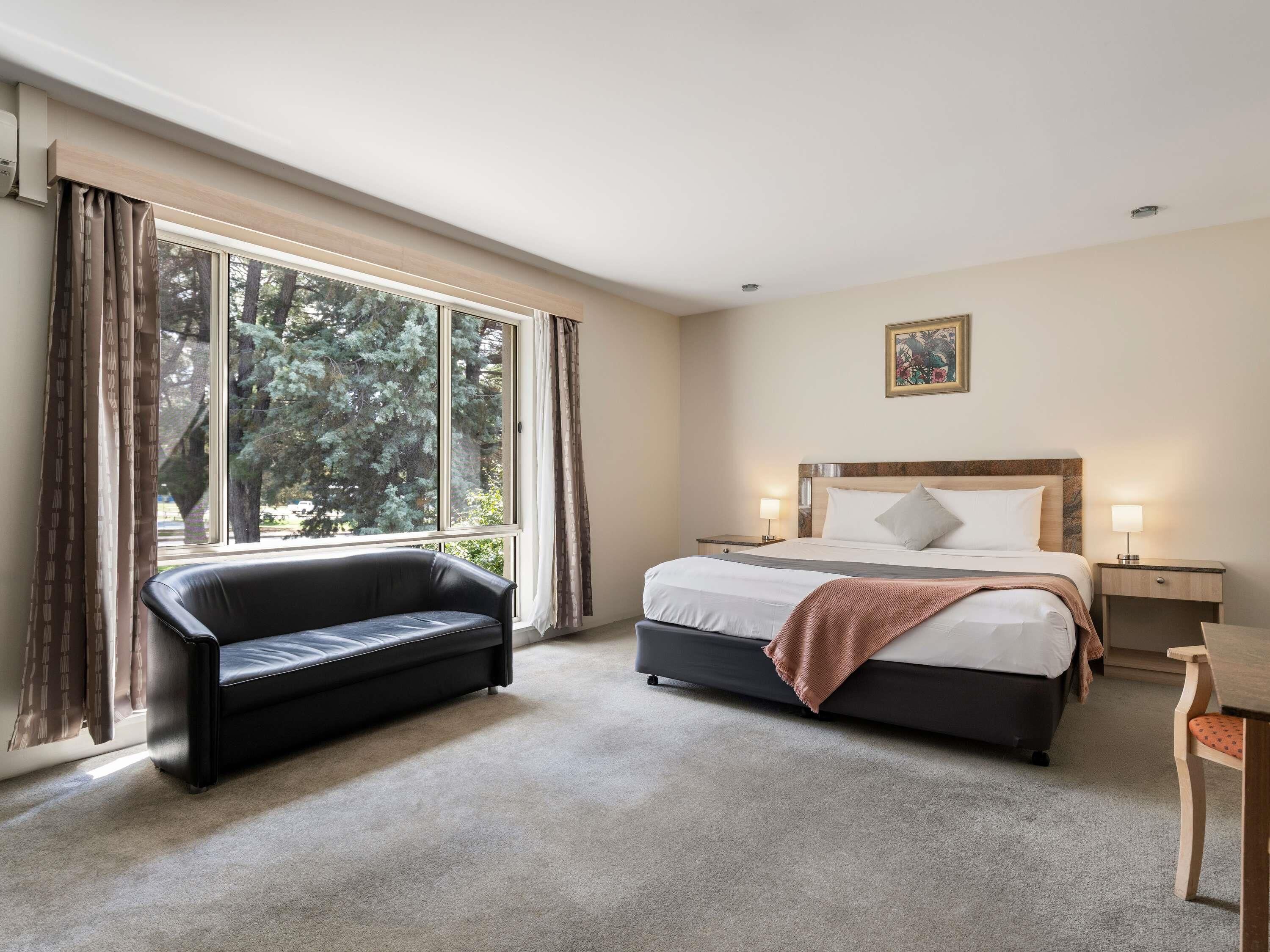 Habitación Deluxe, 1 cama de matrimonio | Decoración individual, mobiliario individual, escritorio