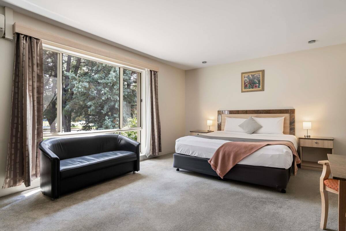 Habitación Deluxe, 1 cama de matrimonio | Escritorio, espacio para trabajar con un portátil, cortinas opacas
