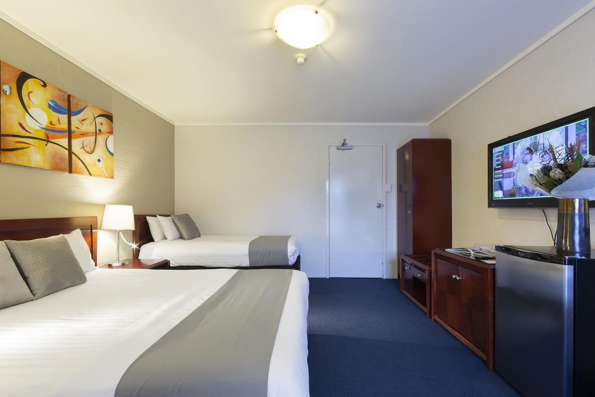 Superior Room, 1 King Bed | Individually decorated, individually furnished, desk, laptop workspace