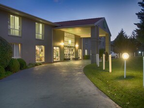 Exterior - ibis Styles Canberra (Narrabundah)